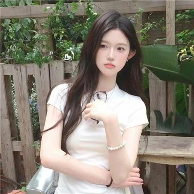 在角落，主教身边